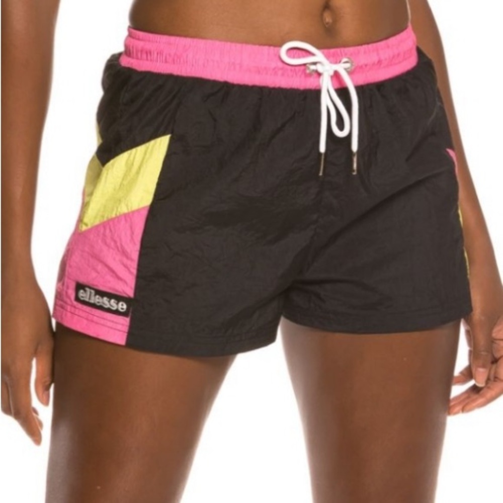 🆕 Ellesse Kasibu light weight shorts
